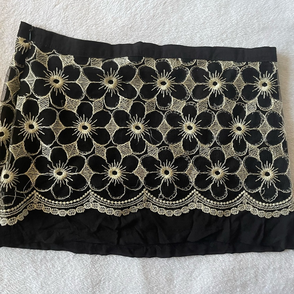 Skirt - Picture 3 of 9